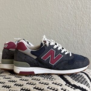 New Balance 1400 Navy and Burgundy Athletic Shoes